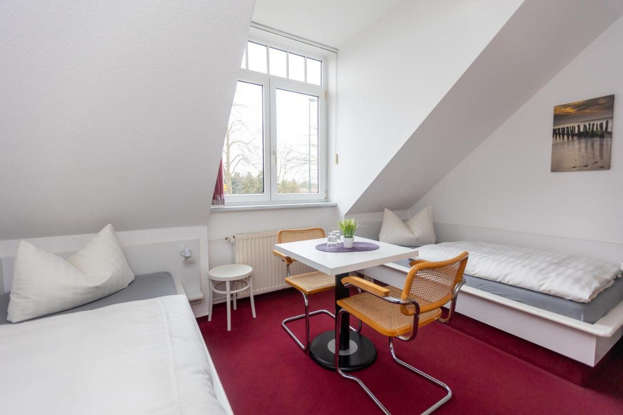 Pension Zum Lindeneck Lübz Esterno foto