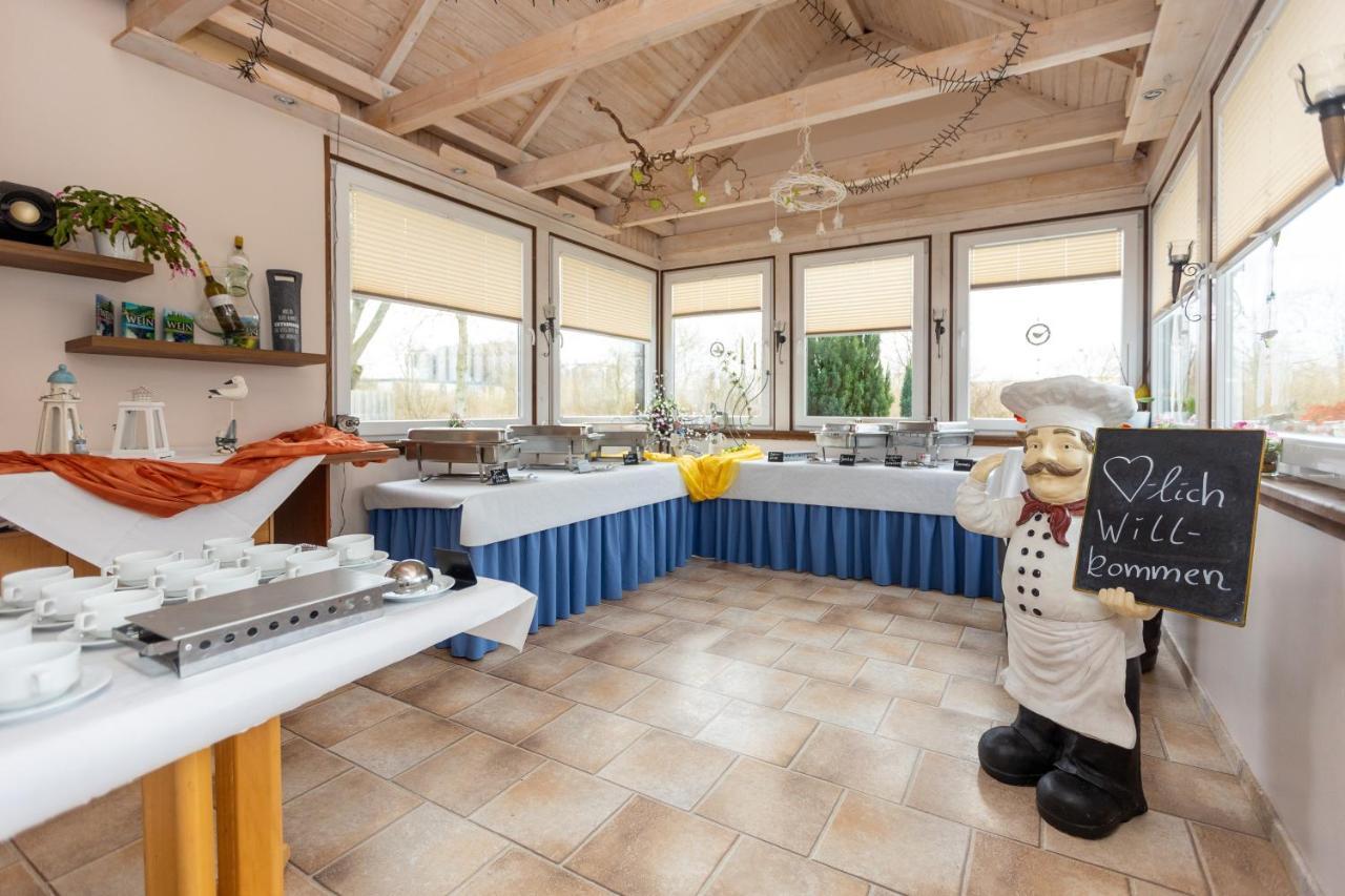 Pension Zum Lindeneck Lübz Esterno foto