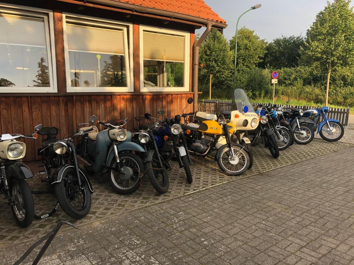 Pension Zum Lindeneck Lübz Esterno foto