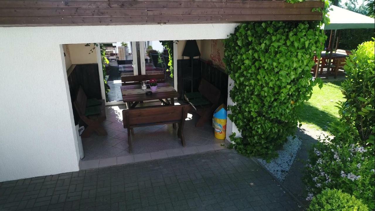 Pension Zum Lindeneck Lübz Esterno foto