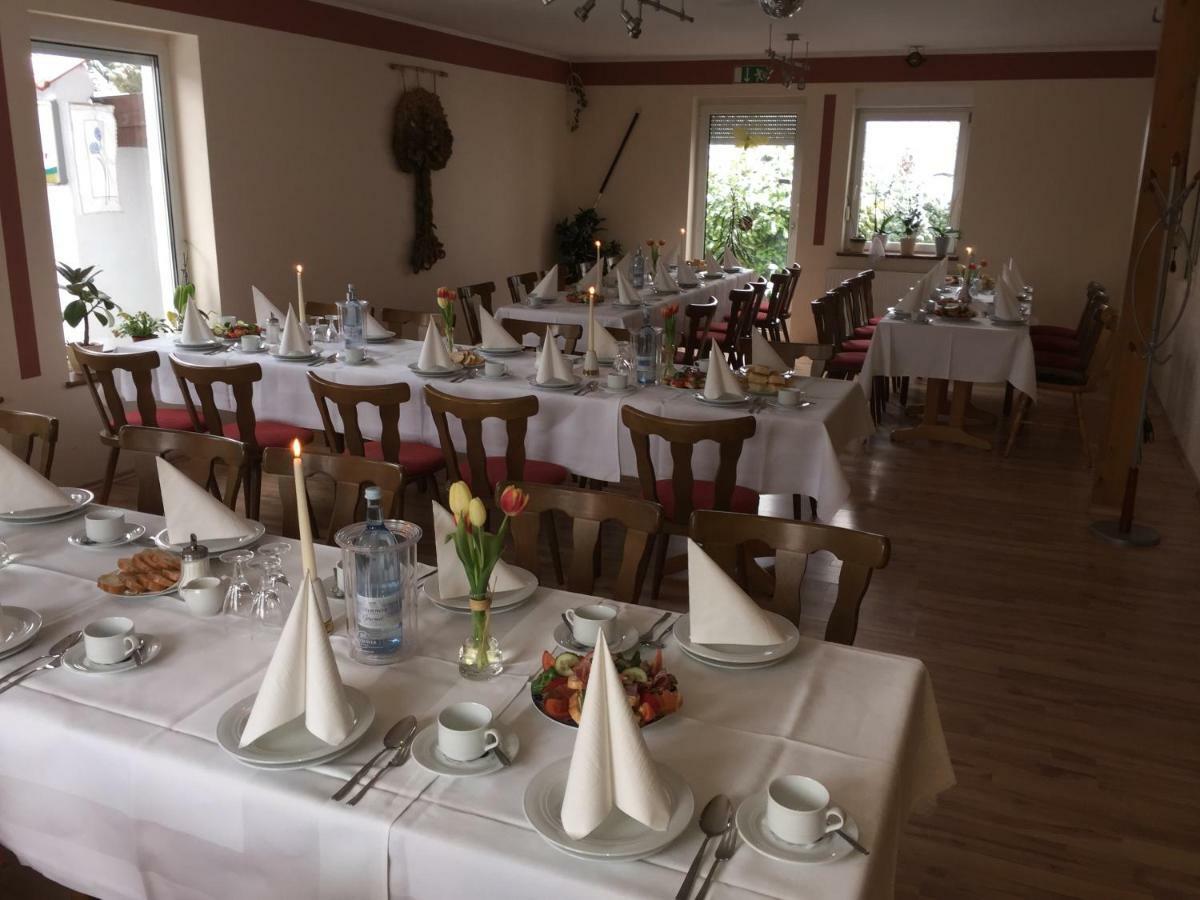 Pension Zum Lindeneck Lübz Esterno foto
